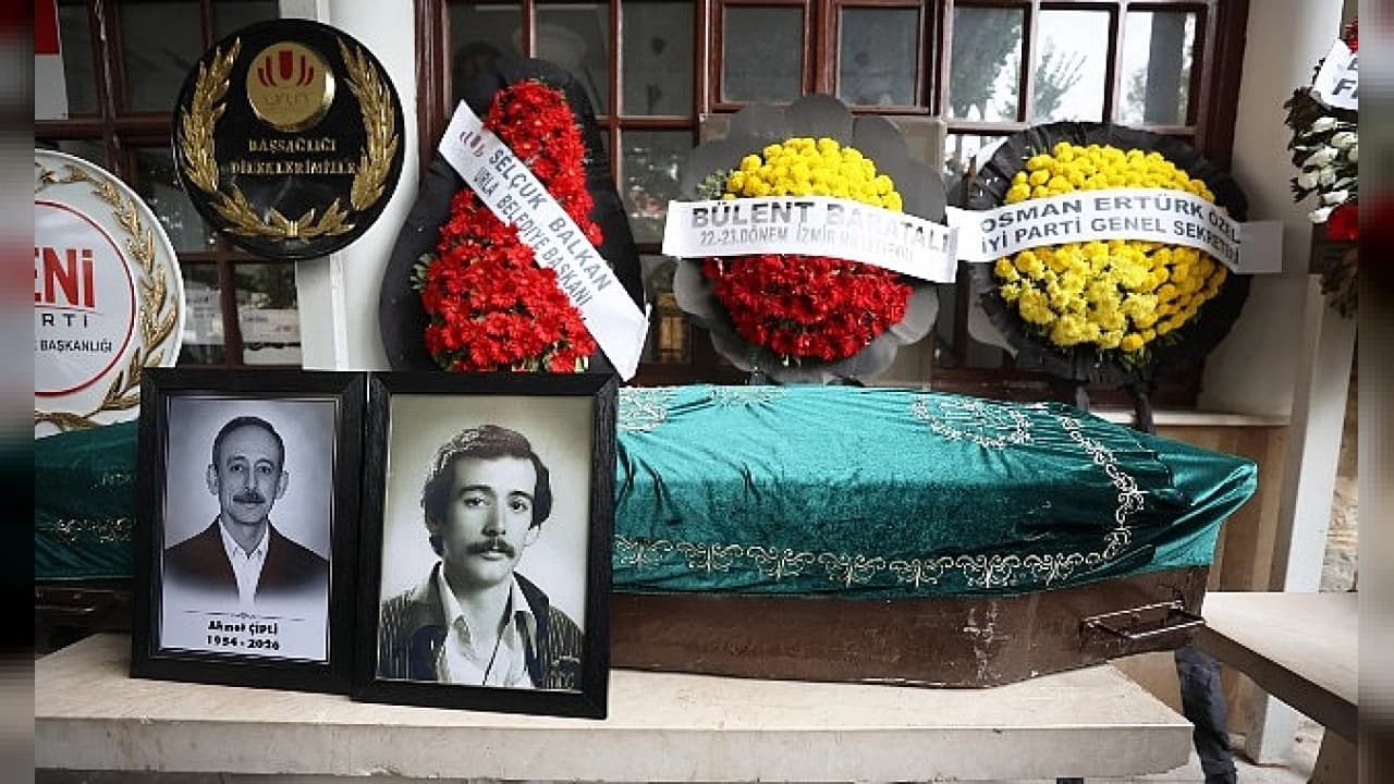 Gazeteci Ahmet Çipli Urla’da son yolculuğuna uğurlandı