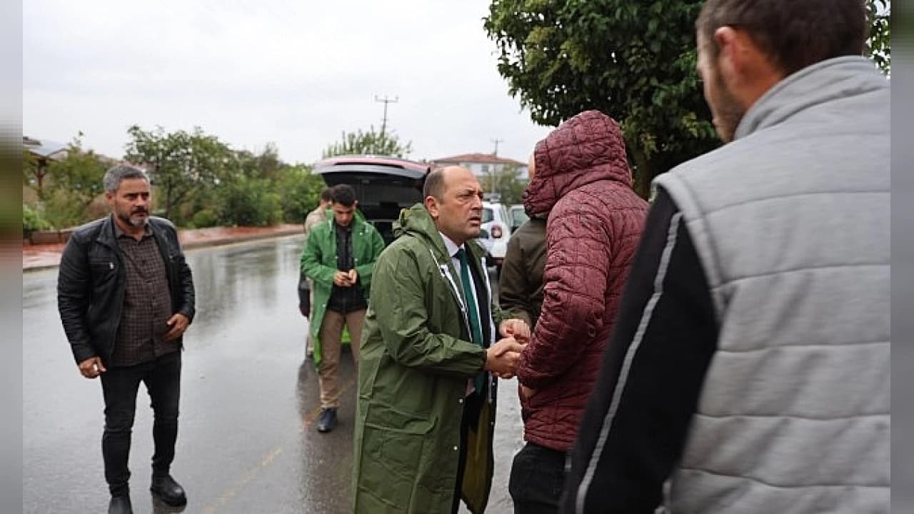 Geyve Belediye Başkanı Selçuk Yıldız Sağanak Sonrası Sahada İnceleme Yaptı