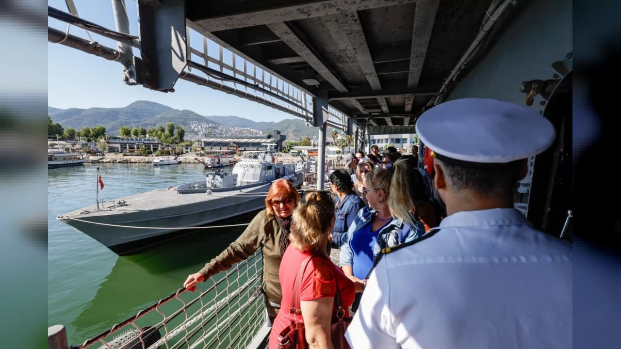 İzmir Büyükşehir Belediyesi'nden Emeklilere Ücretsiz Gezi Programı
