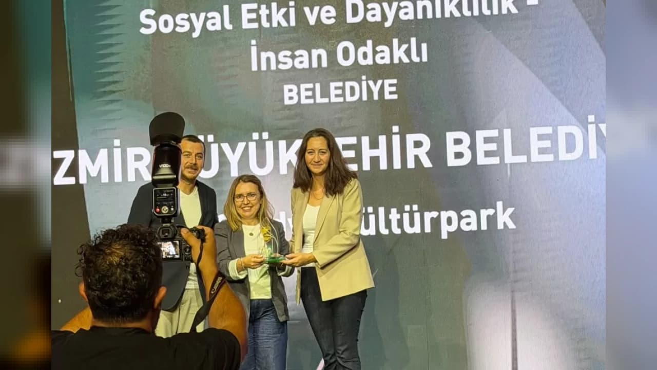 İzmir Büyükşehir Belediyesinin Stüdyo Kültürpark Projesine Sürdürülebilir İş Ödülünden Ödül