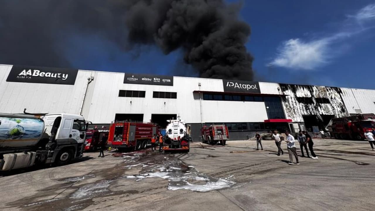 Mersin Akdeniz'deki Kimya Fabrikasında Yangın Çıktı
