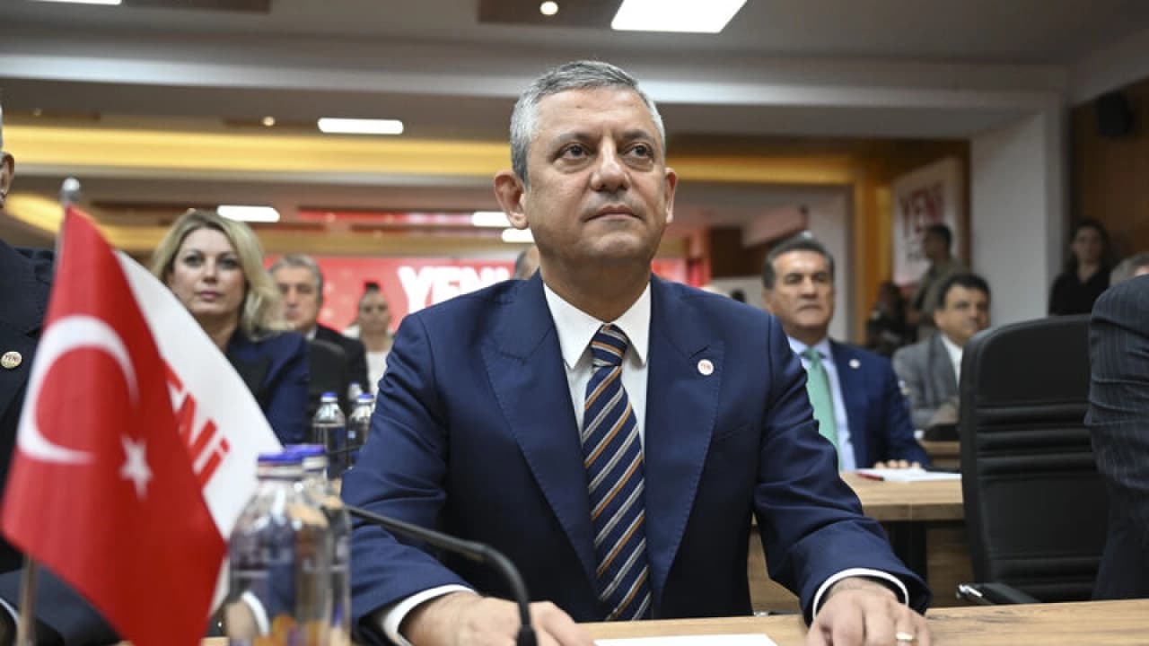 Özgür Özel 91 Milletvekiliyle Buluştu: Yeni Yasama Yılı Öncesi TBMM Mesajı