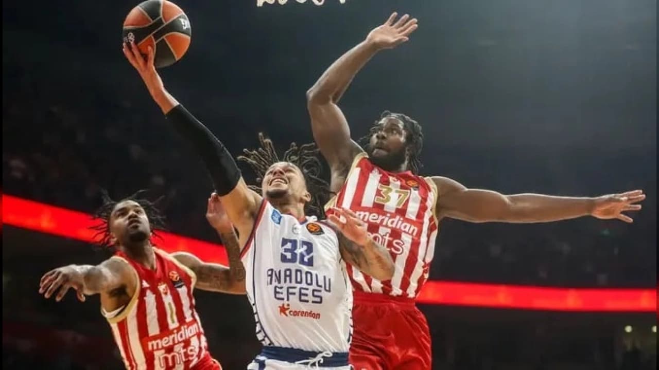 Anadolu Efes Kızılyıldız Deplasmanında Kaybetti: Mike James Sakatlandı, Maç 77-72 Bitti