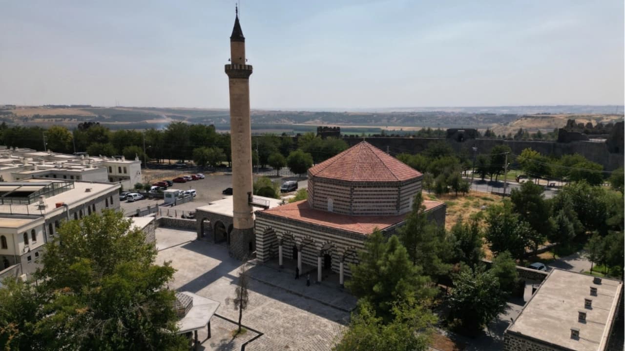 Diyarbakır ve Bingöl'deki Asırlık Altı Mabed Cemaatiyle Buluşuyor