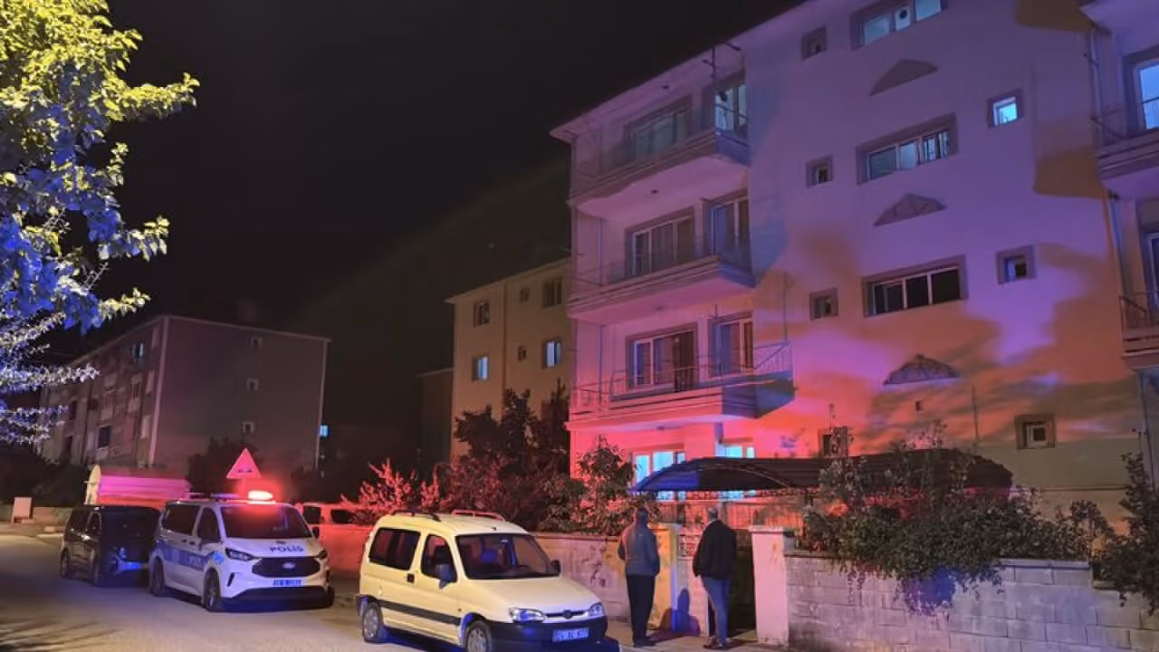 Erzincan'da 4. kattan düşen 77 yaşındaki kadın hastanede hayatını kaybetti
