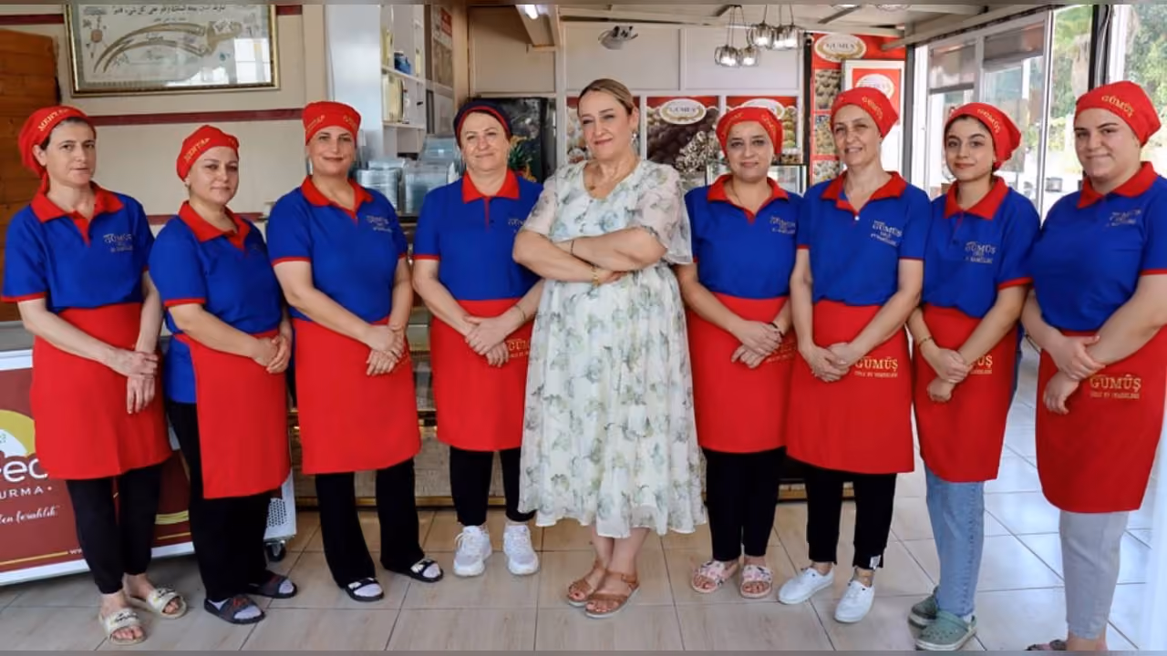 Hatay'da depremde iş yerlerini kaybeden kadın girişimci 5 şube açtı ve 40 kişiye istihdam sağladı