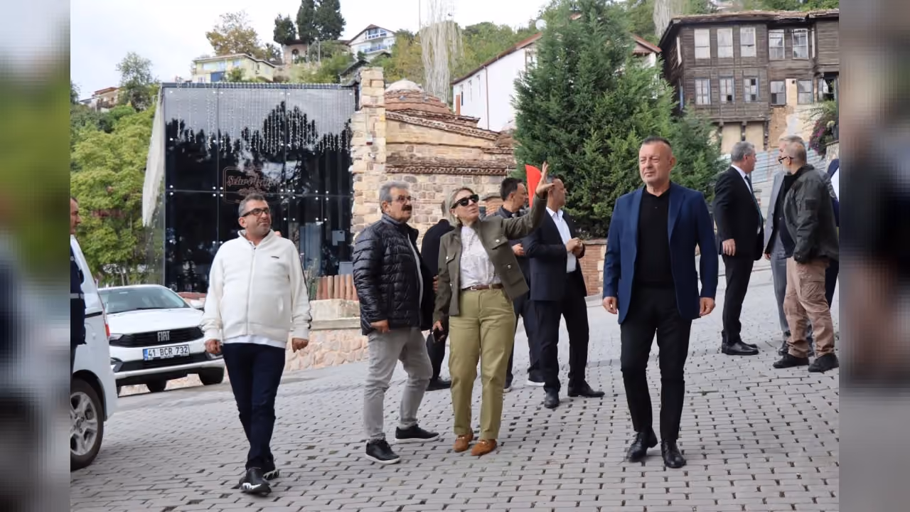 İzmit Belediyesi Yetkilileri Akçakoca Mahallesi'nde Saha İncelemesi Gerçekleştirdi