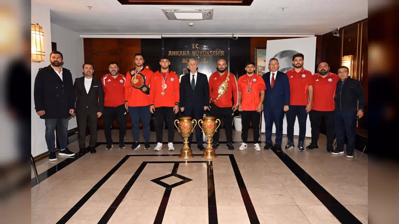 Mansur Yavaş ASKİ Sporlu Güreşçileri Ağırladı: 2026 Sezonuna Damga Vuran Başarı