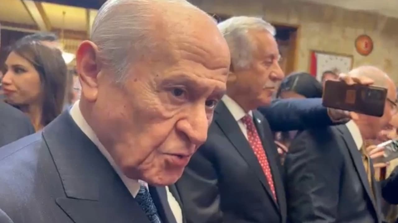Devlet Bahçeli'den TBMM Açılışında Dikkat Çeken Çıkış ve Selamlaşma Yanıtı