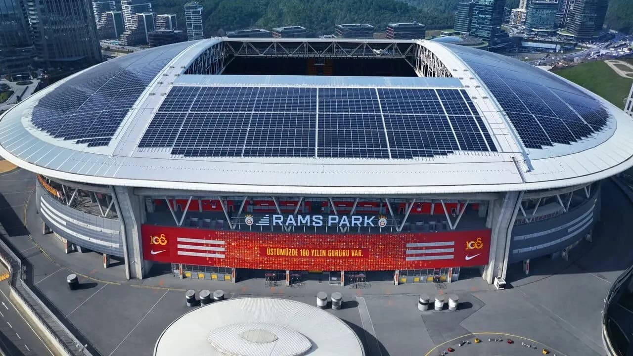Galatasaray'da RAMS Park'ın Zemin Yenileme Çalışmaları Tamamlandı