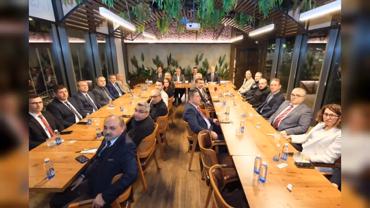 İnegöl'de Kamu Yöneticileri ve İlçe Protokolü İstişare Toplantısında Buluştu