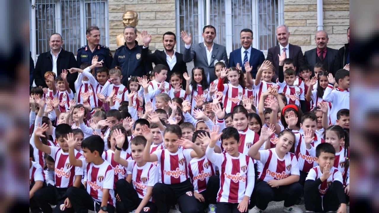 İnegölspor'dan 750 Öğrenciye Forma Desteği: Proje Yeni Dönemde de Sürüyor