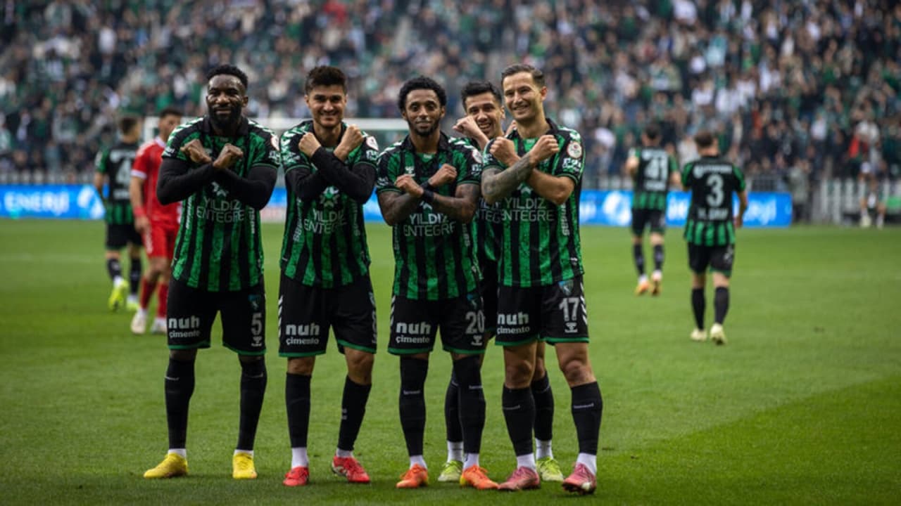 Kocaelispor Sezonu 4-1'lik Galibiyetle Kapattı: Şampiyon Sahada Fark Yarattı