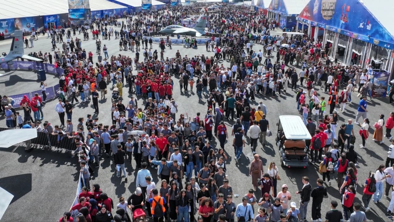 TEKNOFEST Güneydoğu'da İkinci Gün Coşkusu: Şanlıurfa'da Gösteriler ve Yarışmalar Sürüyor