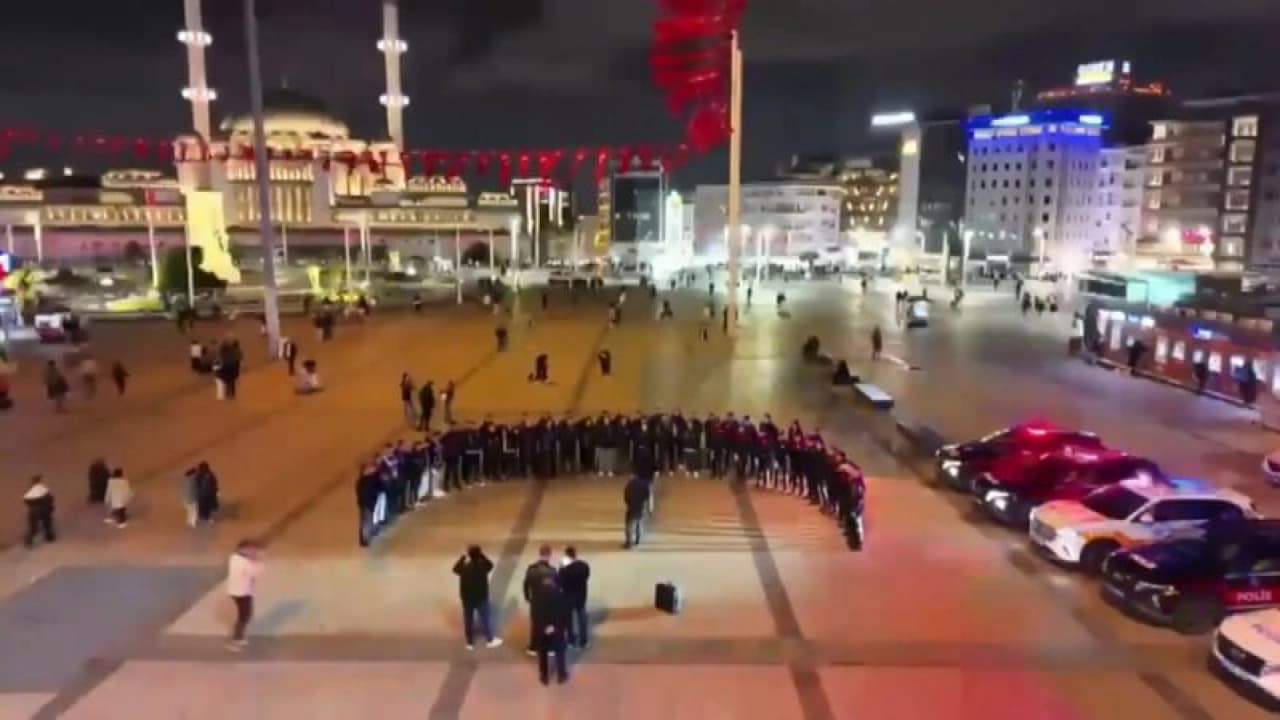 Beyoğlu'nda Dev Güvenlik Denetimi: 20 Mekan Kapatıldı, 11 Aranan Şahıs Yakalandı