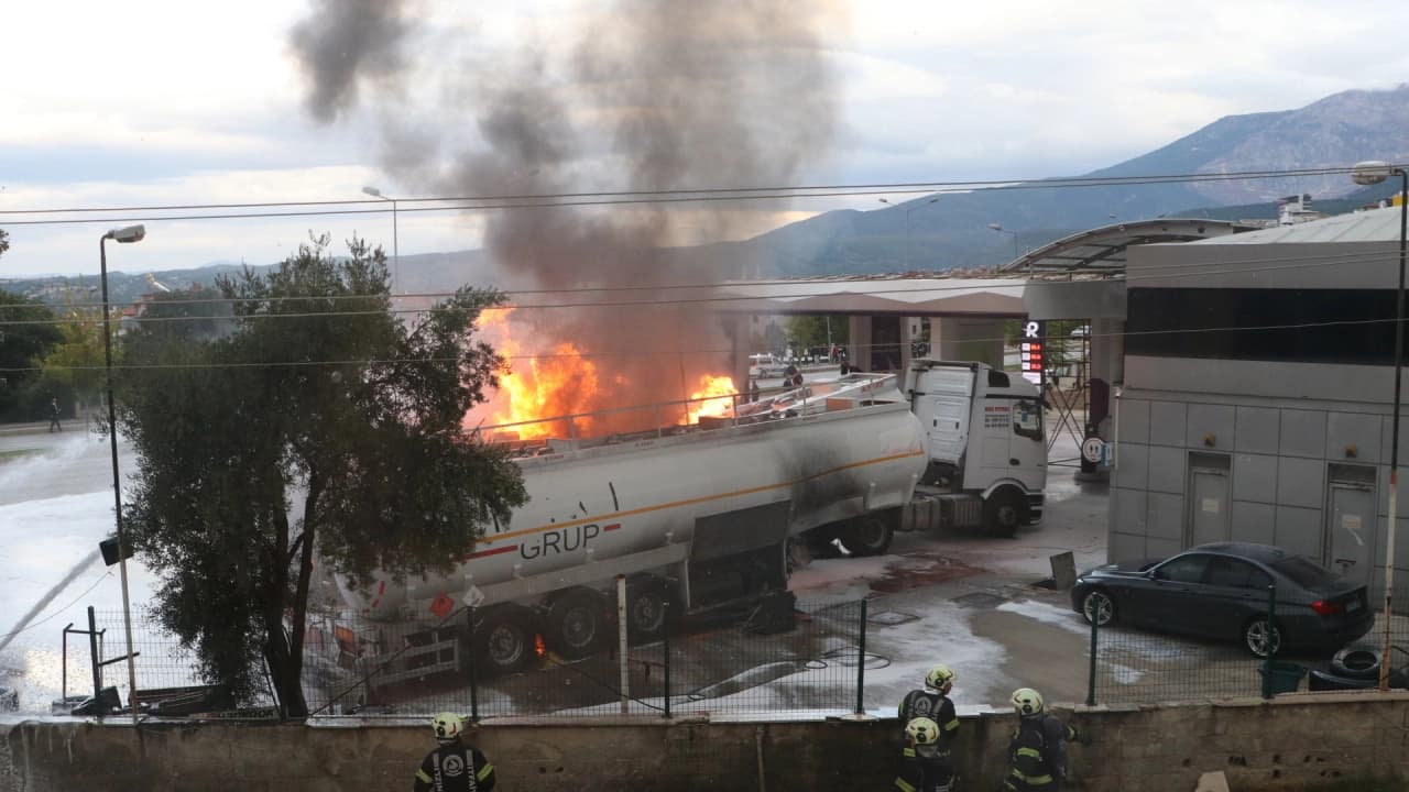 Denizli'de Akaryakıt İstasyonunda Panik: Düşen Vana Yangına Sebep Oldu