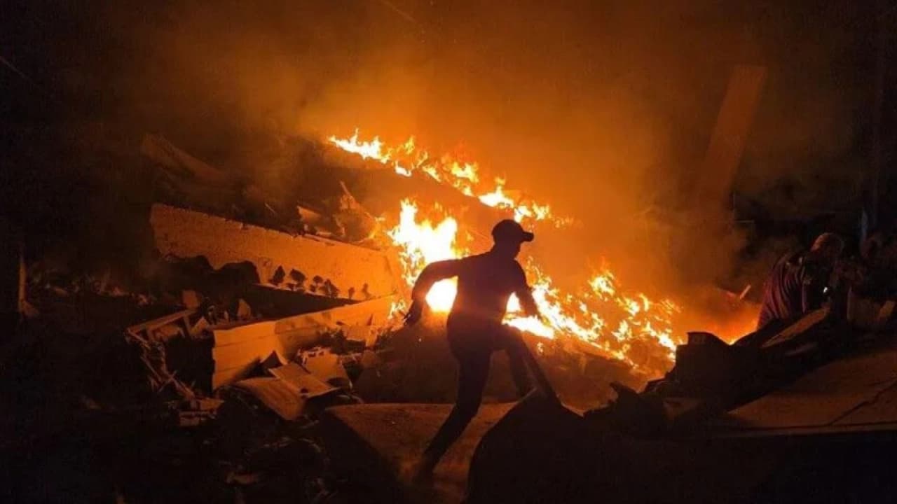 İsrail Gazze'de Daireyi Bombaladı: Biri Çocuk 5 Filistinli Hayatını Kaybetti