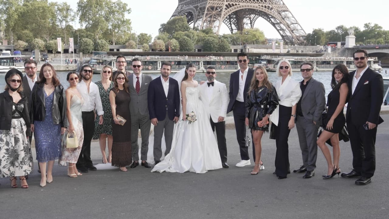 Itır Esen ile Engin Aykanat'ın Paris'teki Düğününden Yeni Kareler Geldi