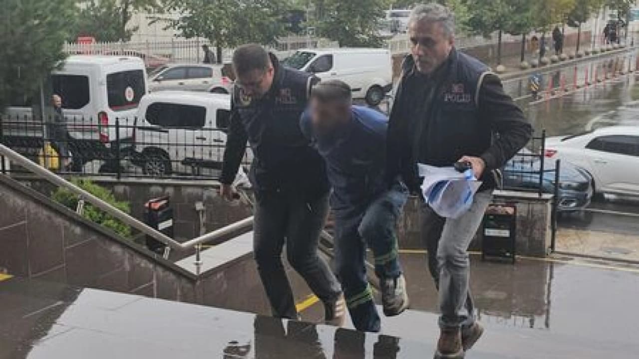 Tekirdağ'da Çöpe Bayrak Atıp Provokasyon Yapan Şüpheli Yakalandı
