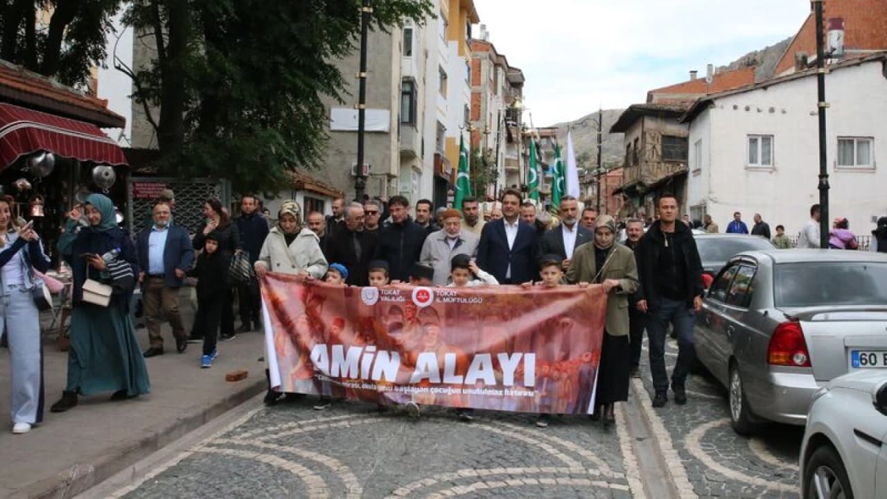 Tokat'ta 660 Minik Öğrenci İçin Osmanlı Geleneği Amin Alayı Düzenlendi