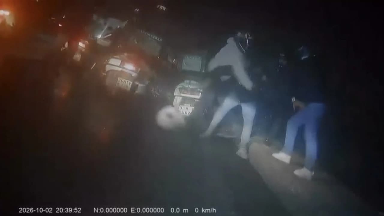 İstanbul Sarıyer'de motokuryeye kasklı ve tekme tokatlı feci saldırı