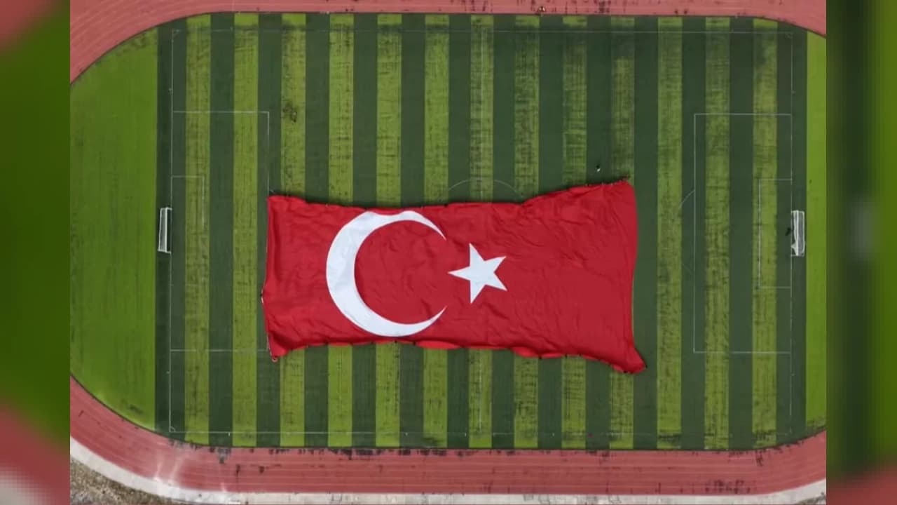 Milli Savunma Bakanlığı'ndan Gökyüzünde Dev Türk Bayrağı Rekoru