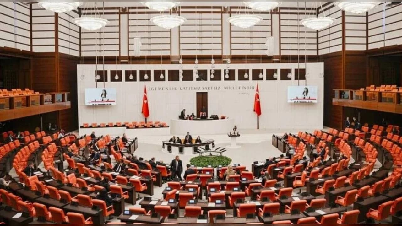 AK Parti fon tasfiyesi için 10 maddelik kanun teklifi hazırladı