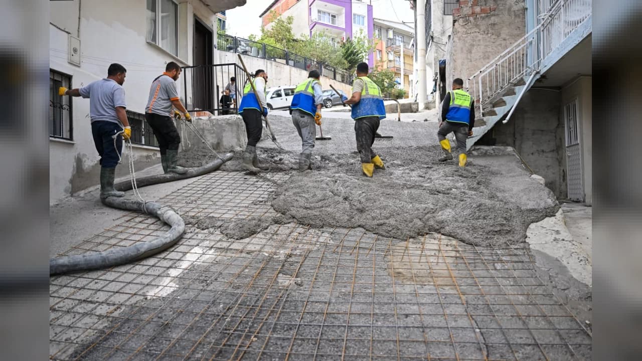 Bornova Belediyesi Çamkule Mahallesi'ndeki tehlikeli yokuşu yeniledi
