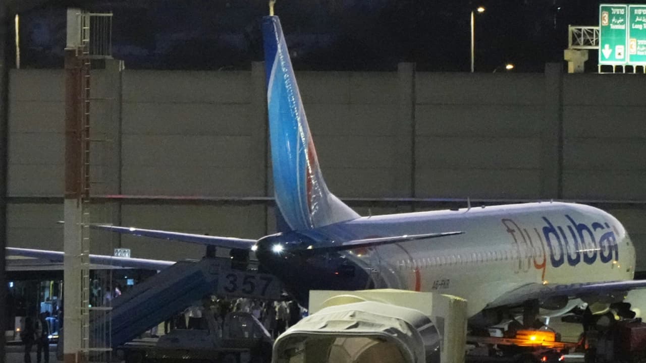 Dubai-Tel Aviv seferindeki uçakta pilotlar kavga etti ve kaçırma kodu verildi