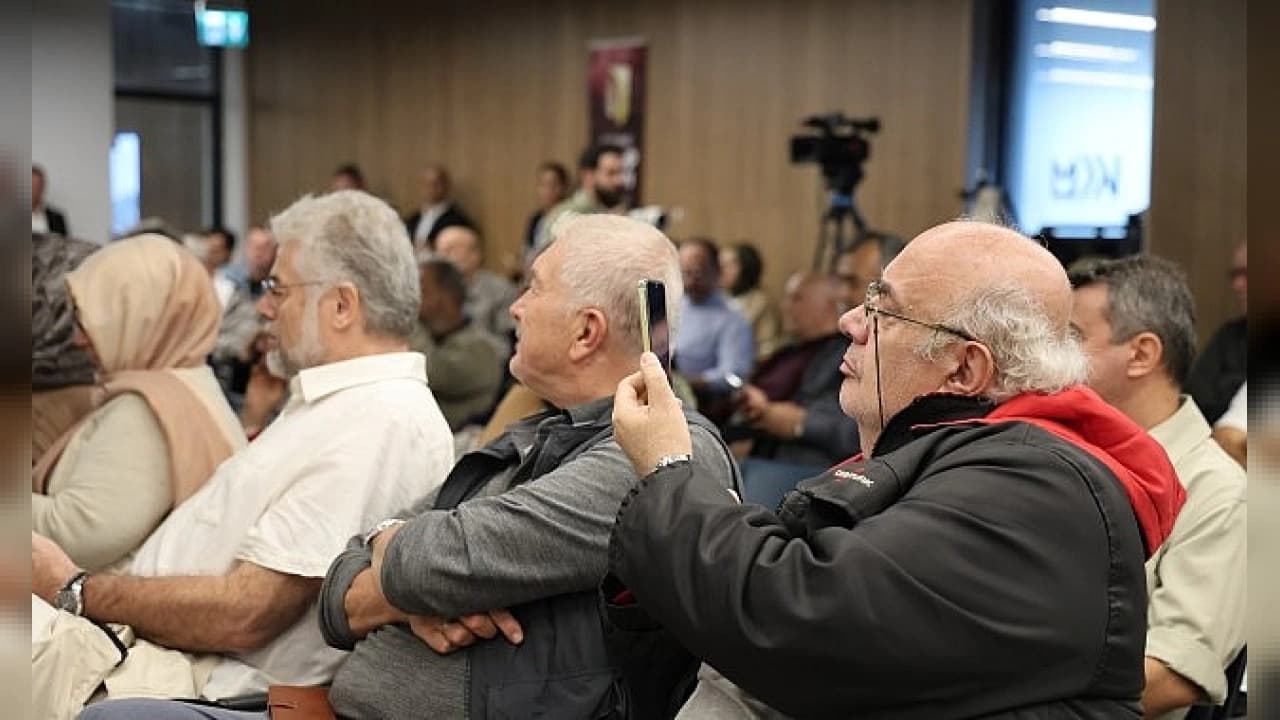 Gazeteci Zafer Şahin'den Kocaeli Kitap Fuarı'nda bilgi kirliliği uyarısı