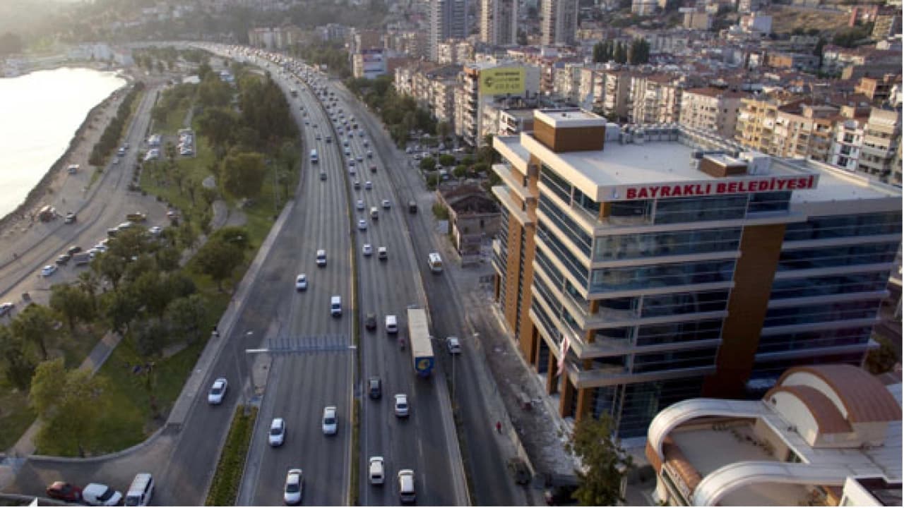 İzmir Bayraklı Belediyesi'ne operasyon: Serdar Sandal dahil 45 gözaltı