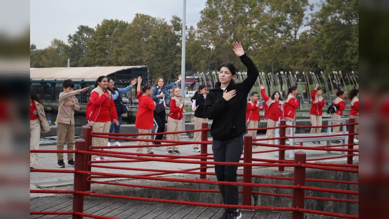 İzmit'te Dünya Yürüyüş Günü İçin Seka Park'ta Yürüyüş Yapıldı