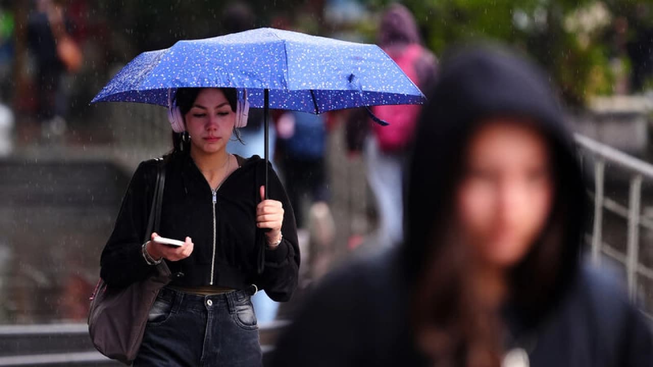 Meteoroloji'den birçok il için kuvvetli sağanak ve toz taşınımı uyarısı