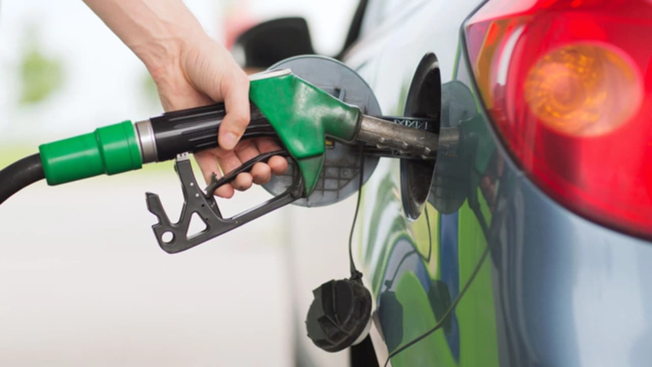 Motorinin litre fiyatına ortalama 4,90 lira indirim geldi