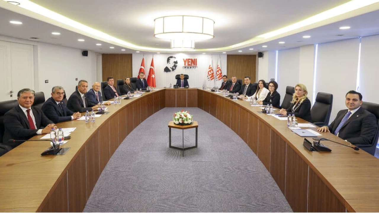 YENİ Parti'den AYM'ye savunma ve kurultay hazırlığı