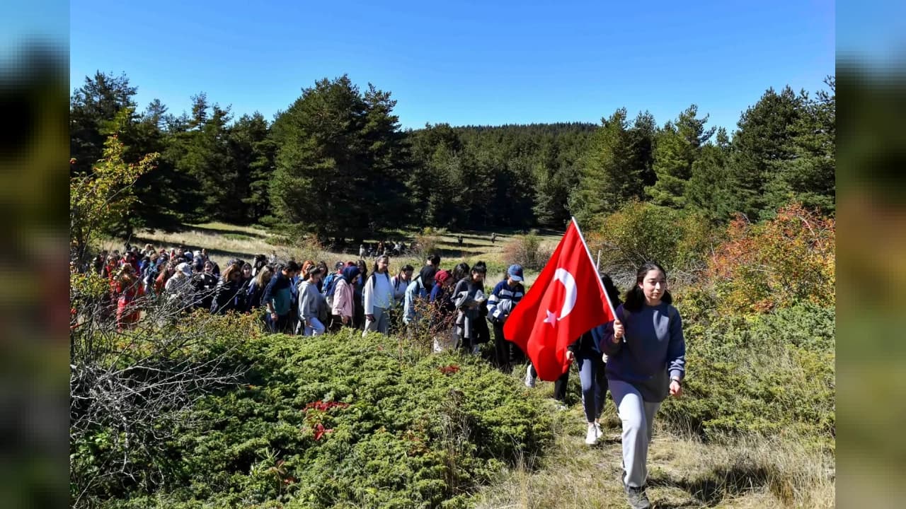 ABB Üniversitelileri Kızılcahamam'da Doğa Yürüyüşünde Buluşturdu