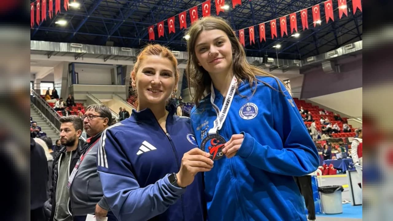 Ceylinnaz Durmaz taekwondoda Türkiye ikincisi oldu
