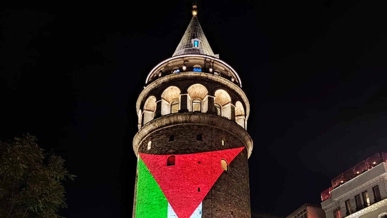 Galata Kulesi Filistin Bayrağının Renkleriyle Aydınlatıldı
