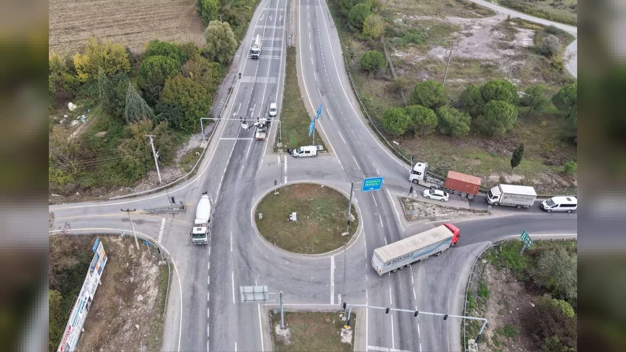 Sakarya'da karanlık kavşaklar LED projektörlerle aydınlatılıyor