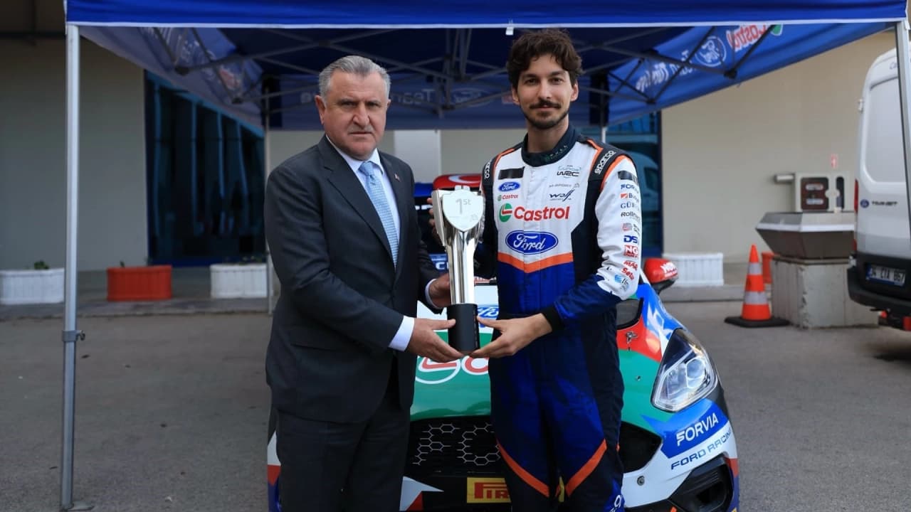 Bakan Bak'tan İstanbul Park'ta Formula 1 öncesi pist sürüşü