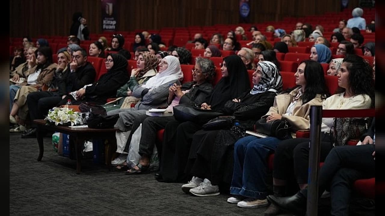 Tuna Tüner Kocaeli Kitap Fuarı'nda İlişkileri Anlattı