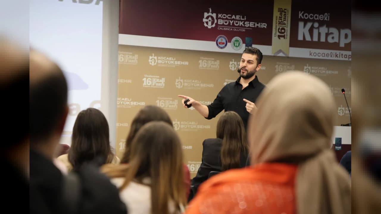 Uluslararası 16. Kocaeli Kitap Fuarı Kılavuz e-Derslik söyleşileriyle sürüyor