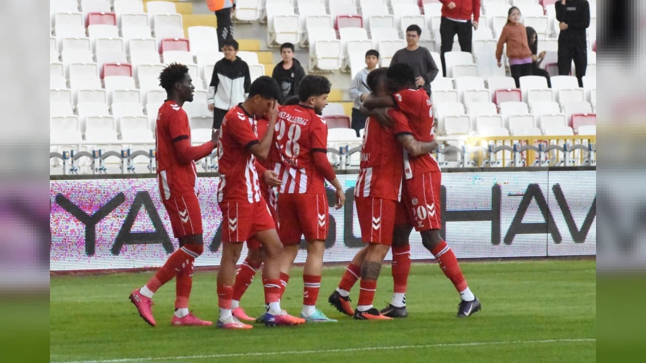 Ekenler Beton Sivasspor Orfa Yapı Pendikspor'u 4-1 Yendi