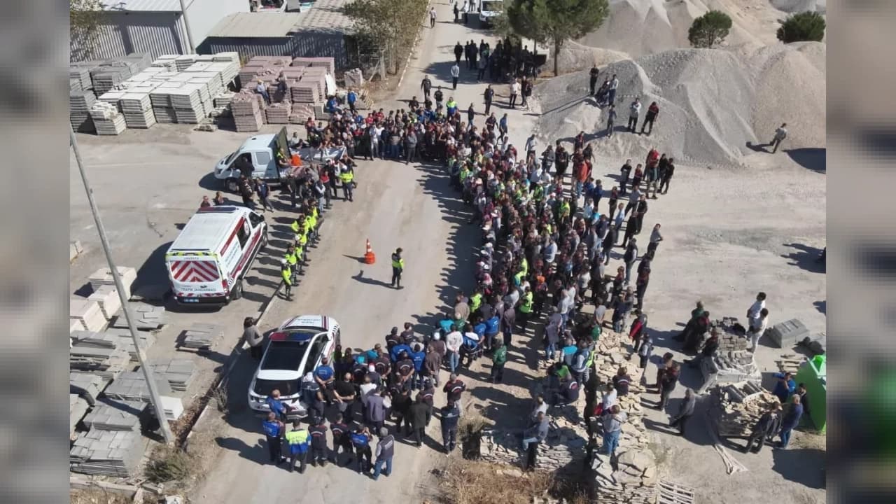 Manisa Büyükşehir personeline yol ve cadde güvenliği eğitimi verildi