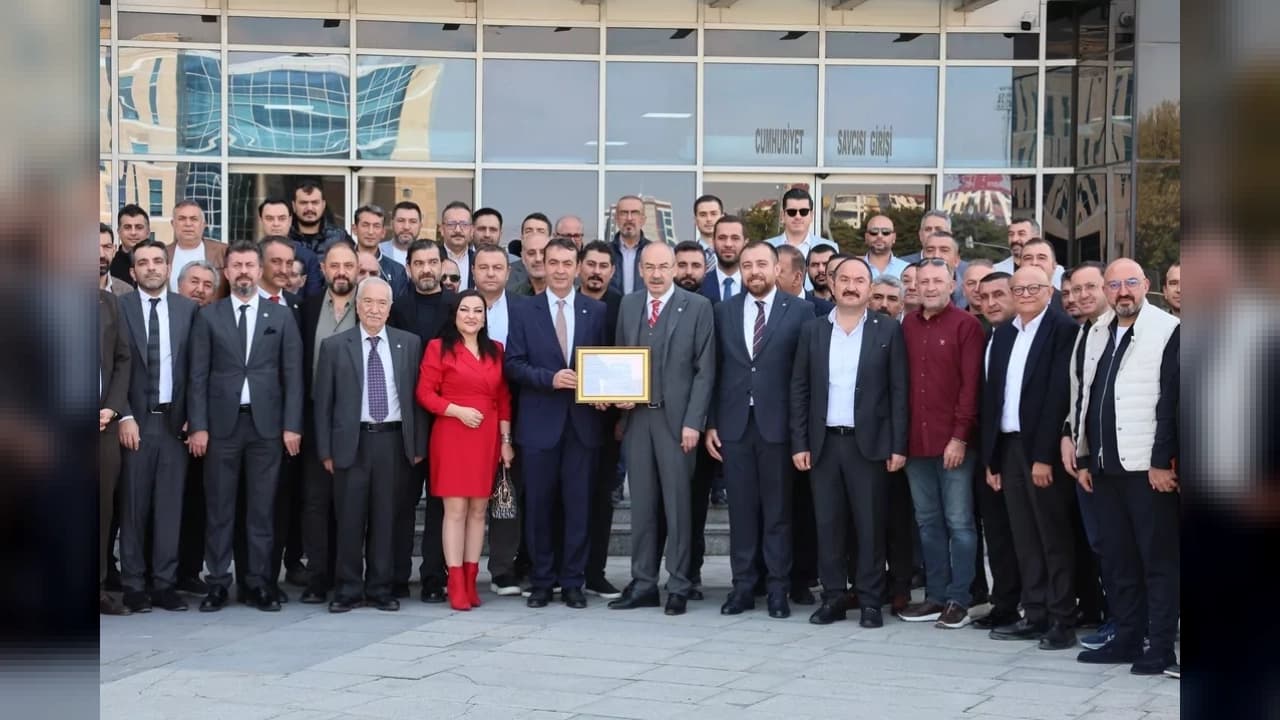 Ömer Gülsoy KTO mazbatasını teslim aldı