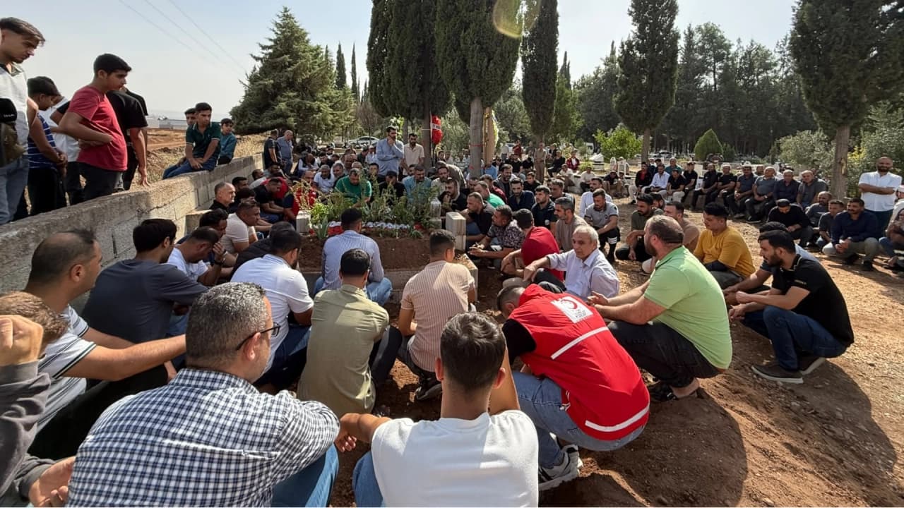 Girne açıklarında batan feribotta ölen Saliha Miray kardeşinin yanına defnedildi