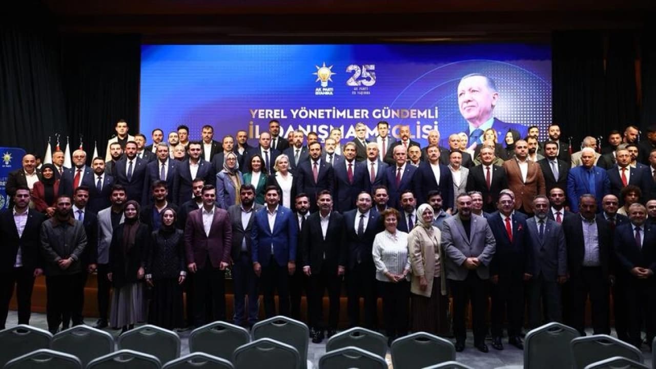 İstanbul'da Farklı Partilerden 136 Kişi AK Parti'ye Katıldı