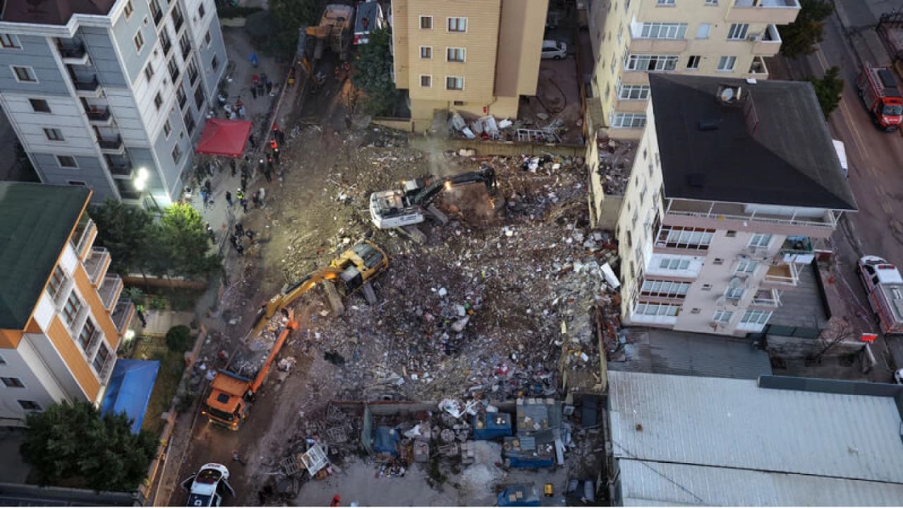 Maltepe'de 5 kişinin hayatını kaybettiği enkazda çalışmalar tamamlandı