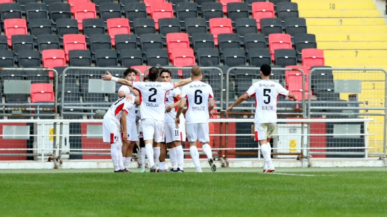 Gaziantep FK, sahasında Arca Çorum FK'ya 3-0 mağlup oldu