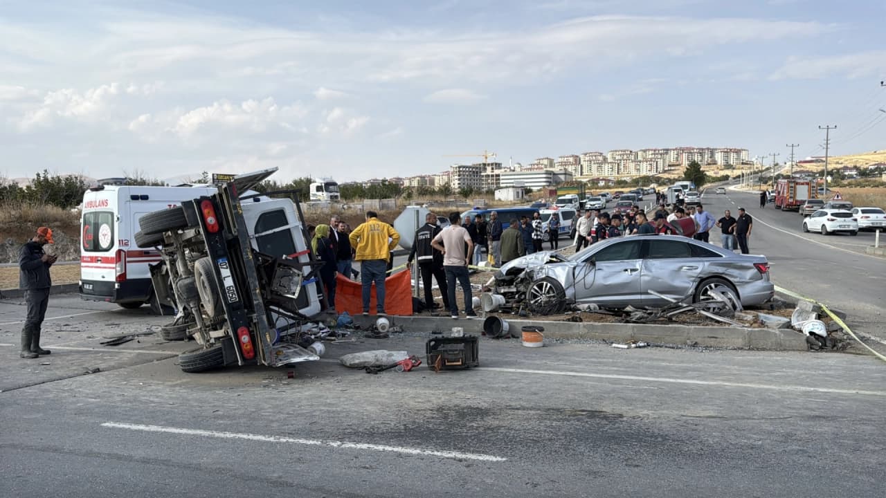 Kahramanmaraş'ta MHP konvoyunda kaza: 1 ölü, 7 yaralı